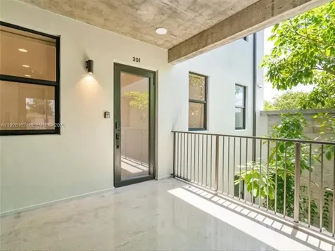 1053 NW 29th Street Miami FL 33127