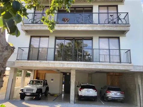 1053 NW 29th Street Miami FL 33127