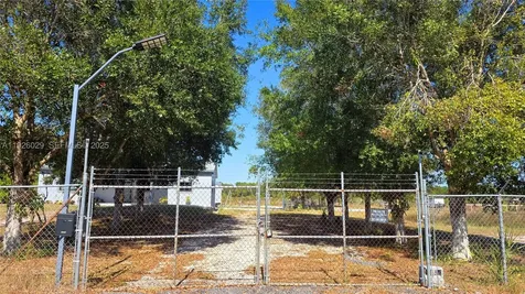 527 Perimeter Road Clewiston FL 33440