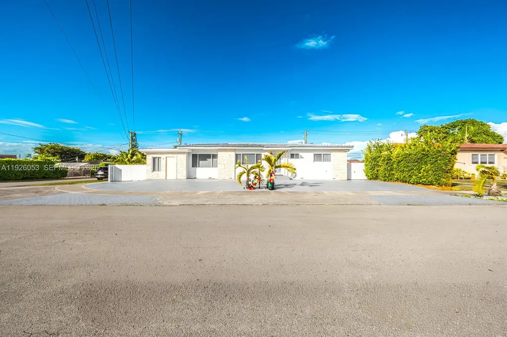 9365 SW 44th Street Miami FL 33165