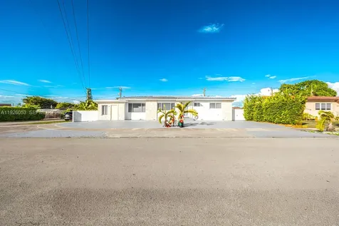 9365 SW 44th Street Miami FL 33165