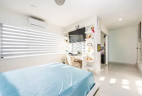 9365 SW 44th Street Miami FL 33165