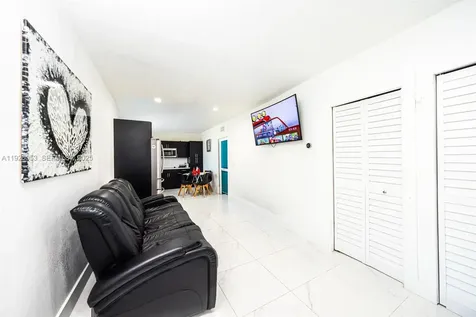 9365 SW 44th Street Miami FL 33165