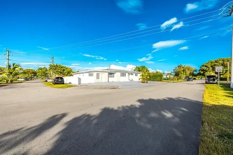 9365 SW 44th Street Miami FL 33165