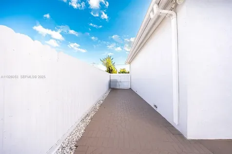 9365 SW 44th Street Miami FL 33165