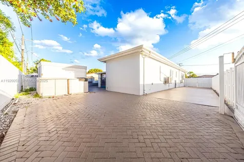 9365 SW 44th Street Miami FL 33165