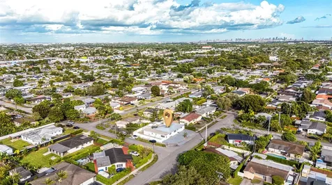 9365 SW 44th Street Miami FL 33165