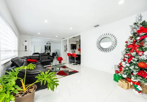 9365 SW 44th Street Miami FL 33165