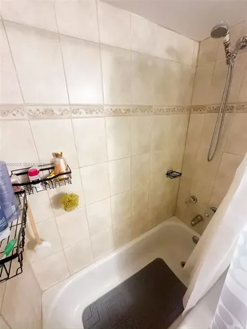 2860 Somerset Drive Lauderdale Lakes FL 33311