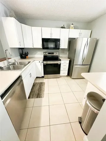 2860 Somerset Drive Lauderdale Lakes FL 33311