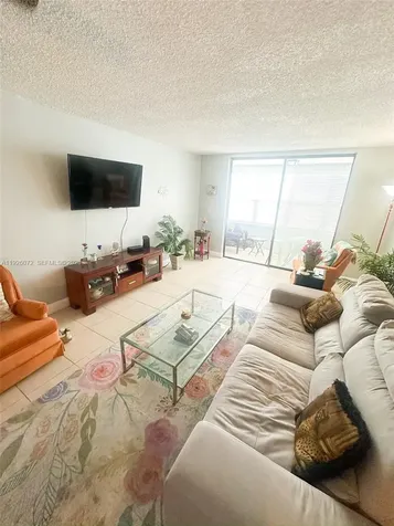 2860 Somerset Drive Lauderdale Lakes FL 33311