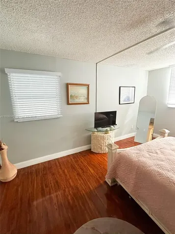 2860 Somerset Drive Lauderdale Lakes FL 33311