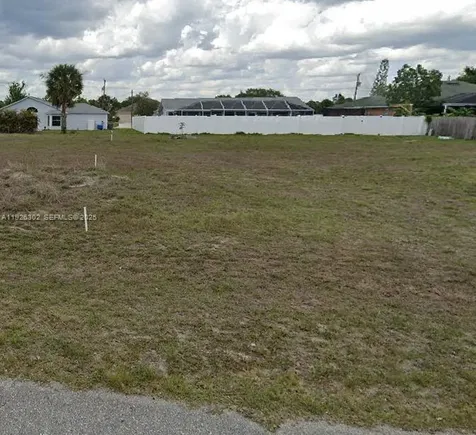 1805 NE 27th Terrace Cape Coral FL 33909