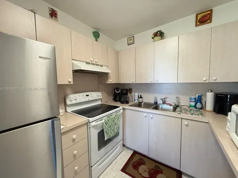 90 Easthampton D West Palm Beach FL 33417