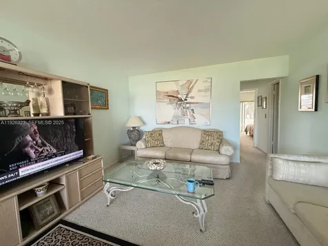 90 Easthampton D West Palm Beach FL 33417