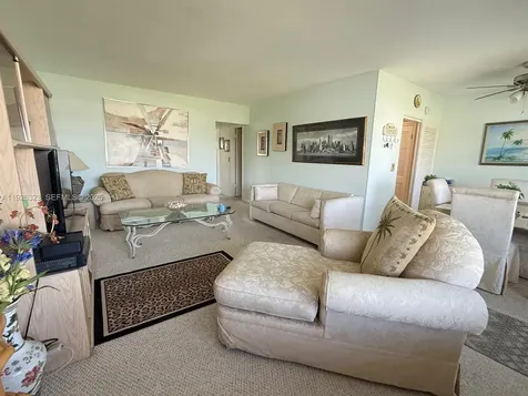 90 Easthampton D West Palm Beach FL 33417