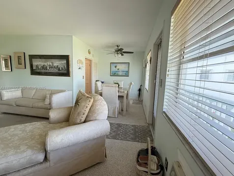 90 Easthampton D West Palm Beach FL 33417