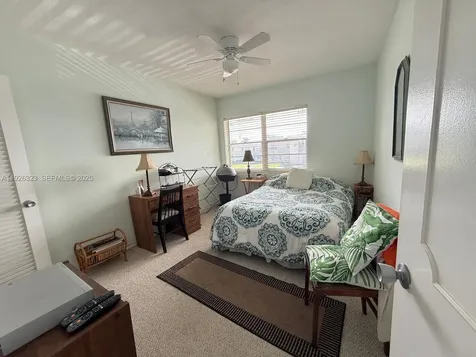 90 Easthampton D West Palm Beach FL 33417