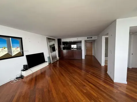 400 S Pointe Drive Miami Beach FL 33139