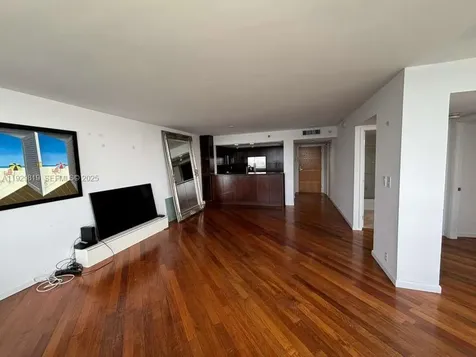 400 S Pointe Drive Miami Beach FL 33139