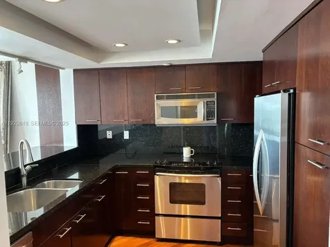 400 S Pointe Drive Miami Beach FL 33139