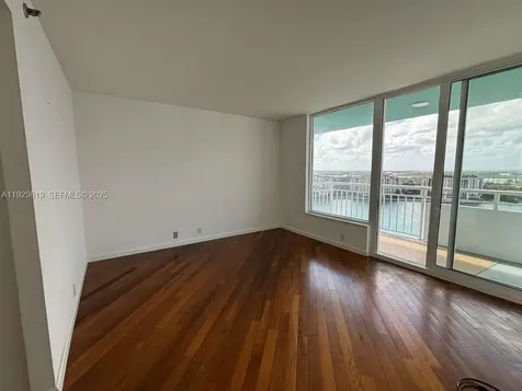 400 S Pointe Drive Miami Beach FL 33139