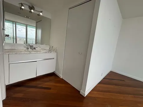 400 S Pointe Drive Miami Beach FL 33139