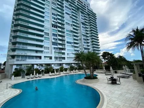 400 S Pointe Drive Miami Beach FL 33139