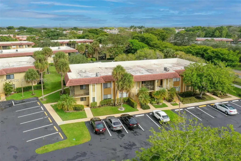 325 Lakeview Drive Weston FL 33326