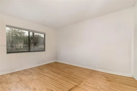 325 Lakeview Drive Weston FL 33326