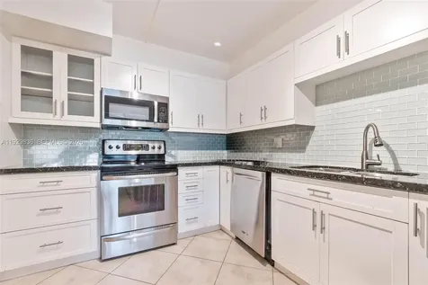 325 Lakeview Drive Weston FL 33326