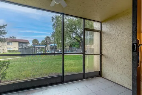 325 Lakeview Drive Weston FL 33326