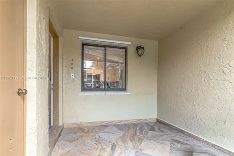 325 Lakeview Drive Weston FL 33326