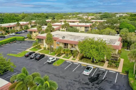 325 Lakeview Drive Weston FL 33326