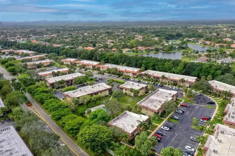 325 Lakeview Drive Weston FL 33326