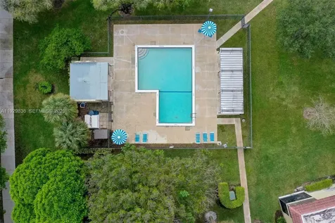 325 Lakeview Drive Weston FL 33326