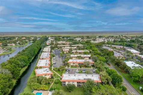 325 Lakeview Drive Weston FL 33326