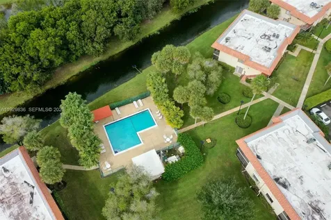 325 Lakeview Drive Weston FL 33326