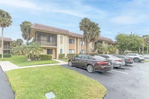 325 Lakeview Drive Weston FL 33326
