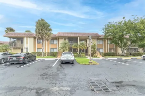 325 Lakeview Drive Weston FL 33326