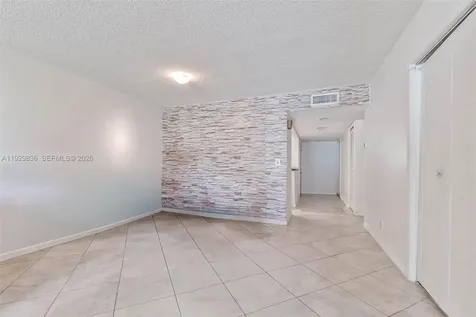 325 Lakeview Drive Weston FL 33326