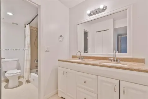 325 Lakeview Drive Weston FL 33326