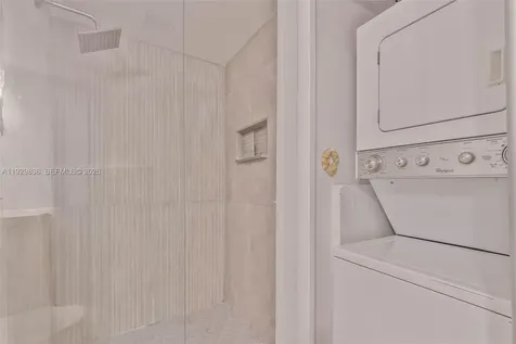 325 Lakeview Drive Weston FL 33326