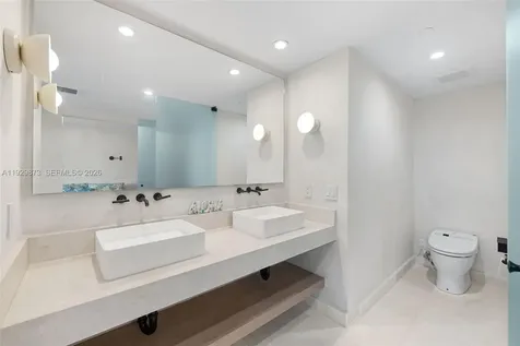 5875 Collins Avenue Miami Beach FL 33140