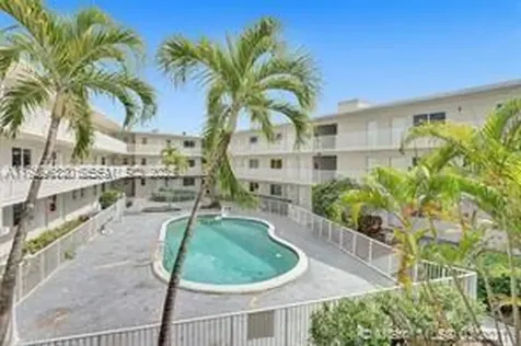 1895 Venice Park Drive Miami FL 33181
