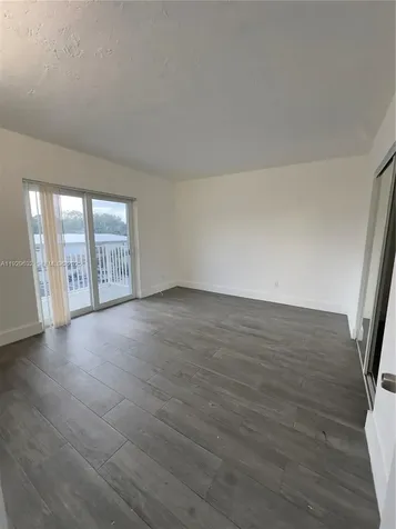 1895 Venice Park Drive Miami FL 33181