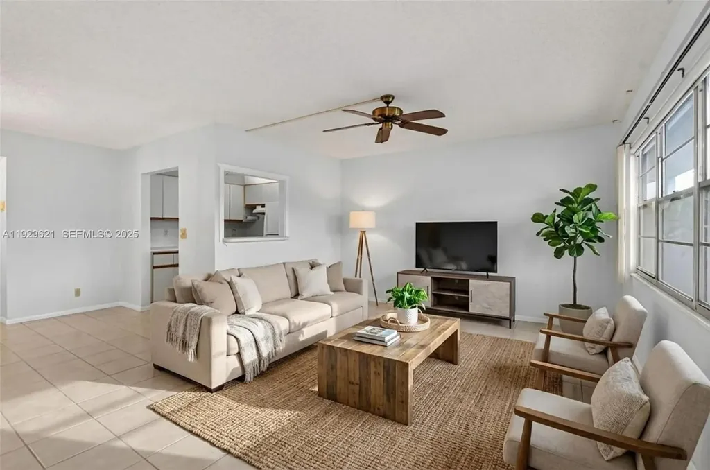 1008 N Farnham N Deerfield Beach FL 33442