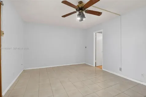 1008 N Farnham N Deerfield Beach FL 33442