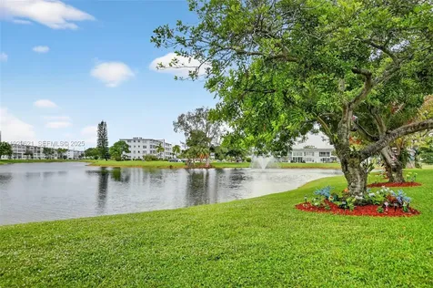 1008 N Farnham N Deerfield Beach FL 33442