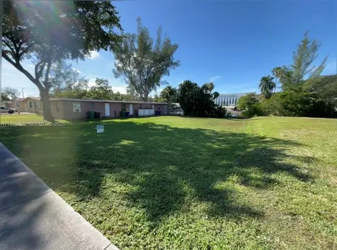 157 NW 14th Way Dania Beach FL 33004